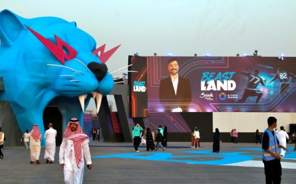 La superestrella de YouTube MrBeast abre parque de atracciones efímero en Arabia Saudita