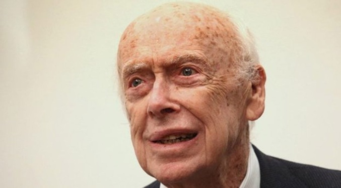 Muere James Watson, científico que ayudó a descubrir la estructura del ADN, a los 97 años