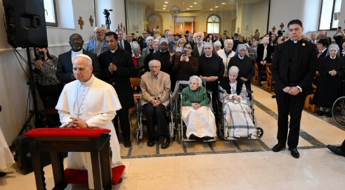 León XIV denuncia en Turquía que se ha perdido el respeto por las personas mayores