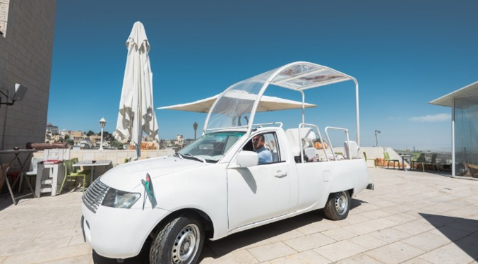 Papamóvil de Francisco llega a Belén como clínica pero Israel no permite que entre en Gaza