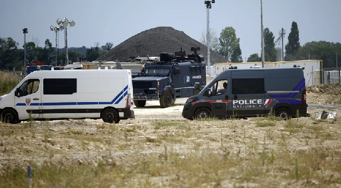 Francia: Un hombre atropella a peatones y deja 10 heridos