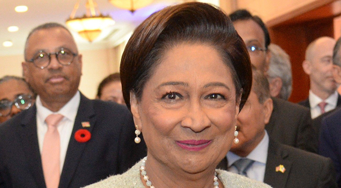 Arrestan a una mujer por instar a Venezuela a atacar a la primera ministra de Trinidad