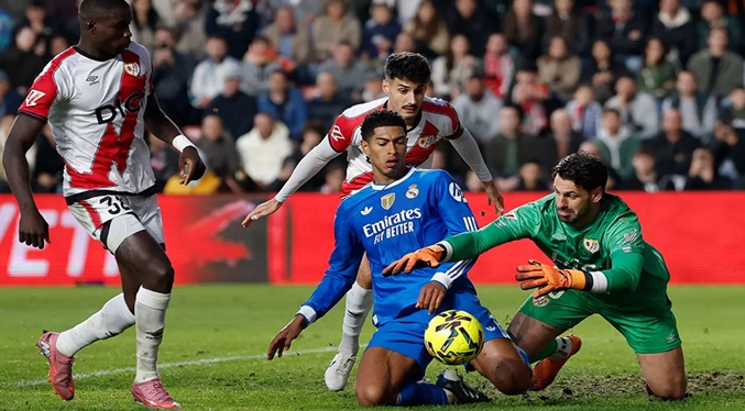 Batalla y el atrevimiento del Rayo frenan a un Real Madrid líder
