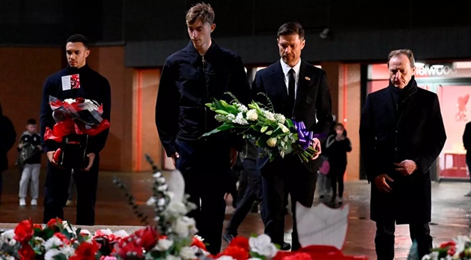 El Real Madrid homenajea a Diogo Jota con una ofrenda floral en Anfield