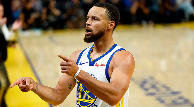 Stephen Curry finalza a patrocinio tras romper con su marca de zapatillas
