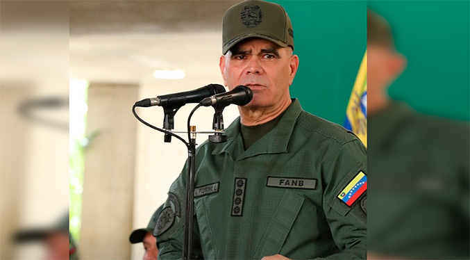 Ministro de la Defensa: «Ningún despliegue aeronaval» quitará la independencia de Venezuela
