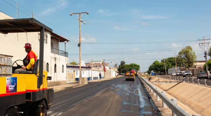 Gobernación y Alcaldía de Maracaibo despliegan plan de asfaltado en San Jacinto