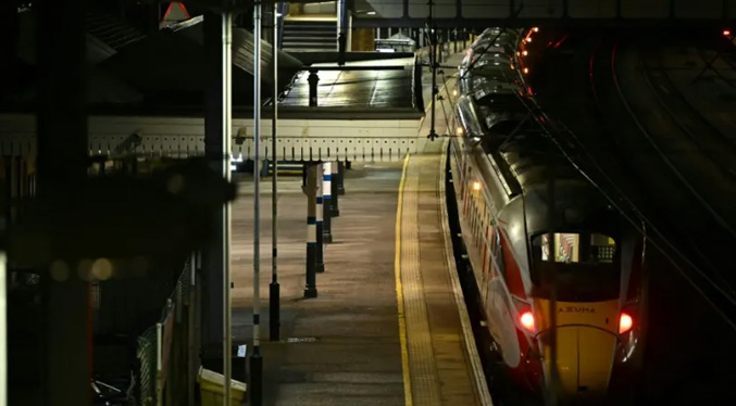 Lo que se sabe del ataque con arma blanca en un tren en Inglaterra