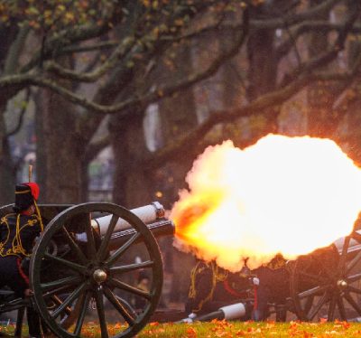 Cañonazos en Londres por el cumpleaños número 77 del rey Carlos III