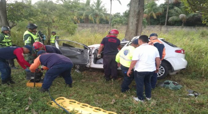 Dos mujeres y un hombre fallecen tras choque en Yaracuy