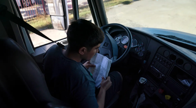 California cancela 17 mil licencias de conducir comerciales de inmigrantes