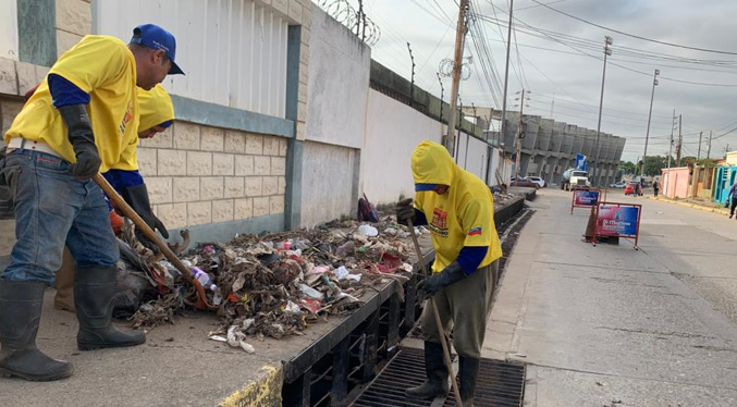 Alcaldía de Maracaibo despeja drenaje de 12 rejillas en La Pastora