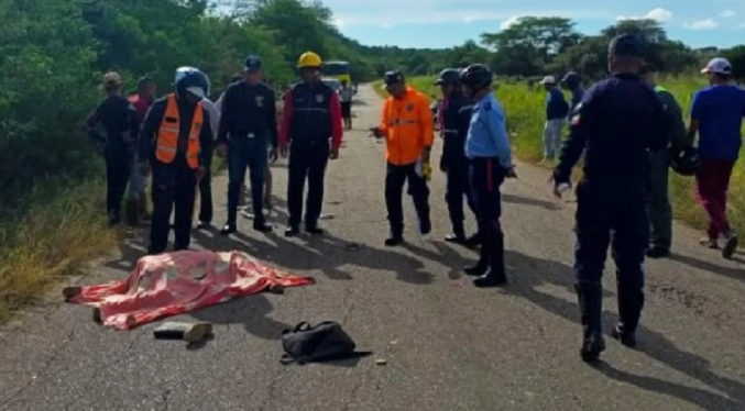Motorizado muere en colisión de dos motos y un carro en Falcón