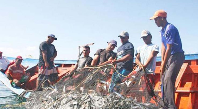 Pesca artesanal será renovada con motores y equipos en 2026