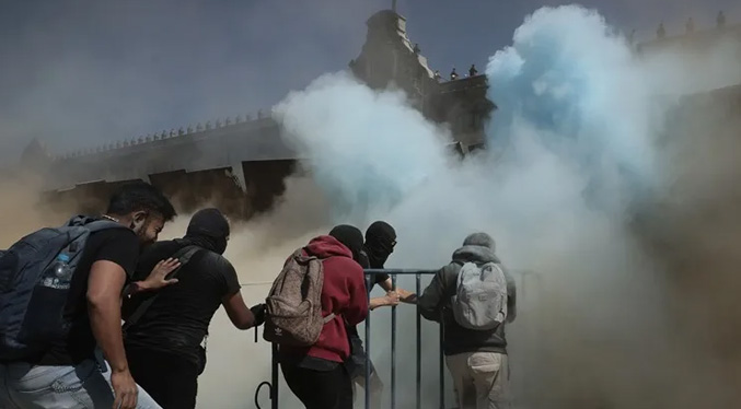 La protesta de la ‘Generación Z’ en Ciudad de México termina con disturbios en el Zócalo