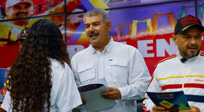 Más de 300 familias reciben sus títulos de tierra urbana en Zulia