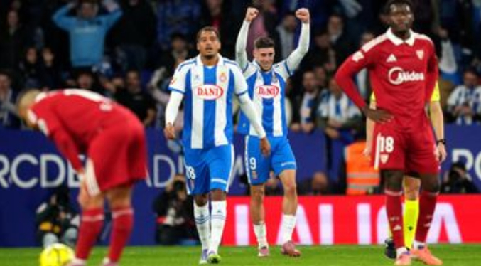 Espanyol vuelve a la senda del triunfo con victoria 2-1 sobre Sevilla