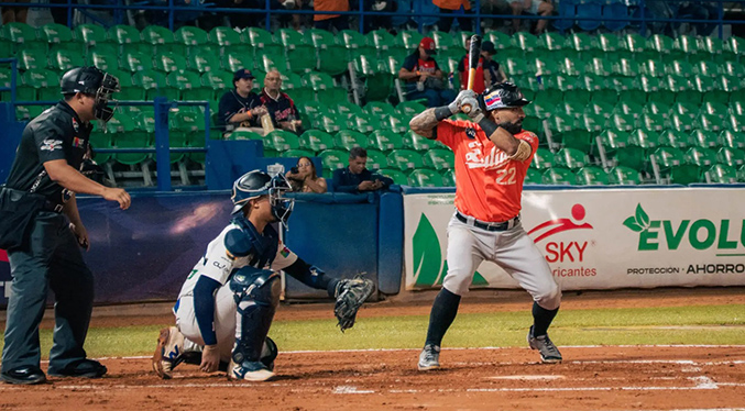 Águilas divide con Tigres en el Pérez Colmenares