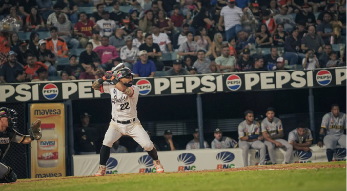 Águilas suma triunfo ante el Caracas en regreso al nido