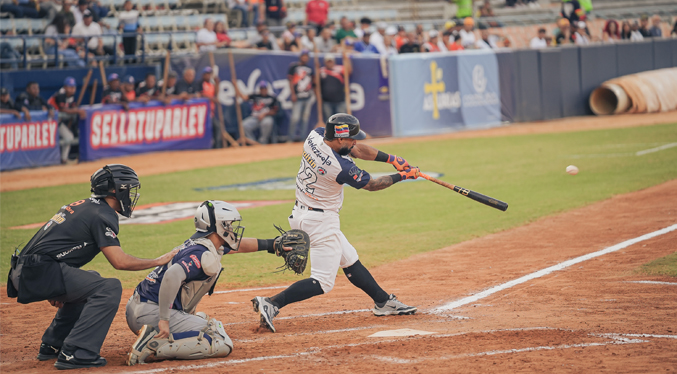 Águilas remonta para dejar en el terreno a Magallanes