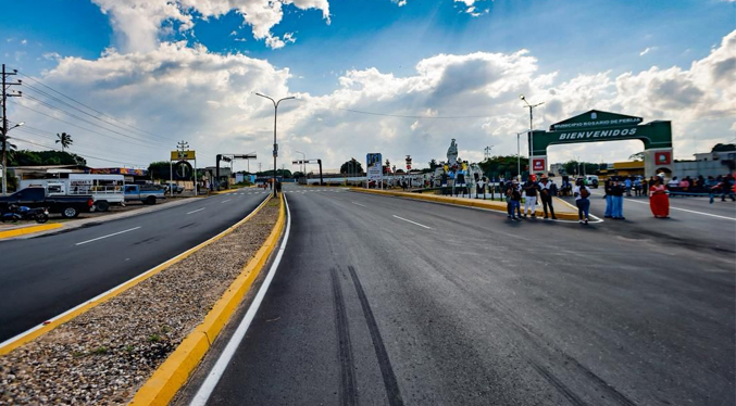 Gobernador Caldera entrega 6 kilómetros de vialidad rehabilitada en la Villa del Rosario