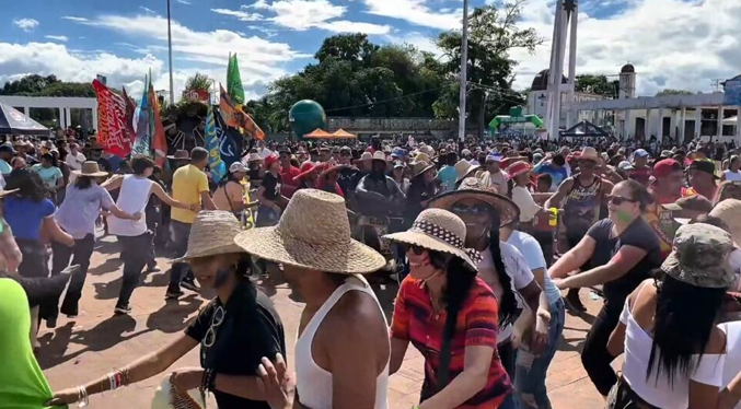 Más de 40 mil personas celebraron en el Baile del Mono