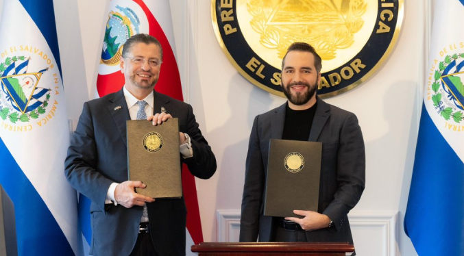 Bukele sella con Costa Rica una «alianza» contra la criminalidad