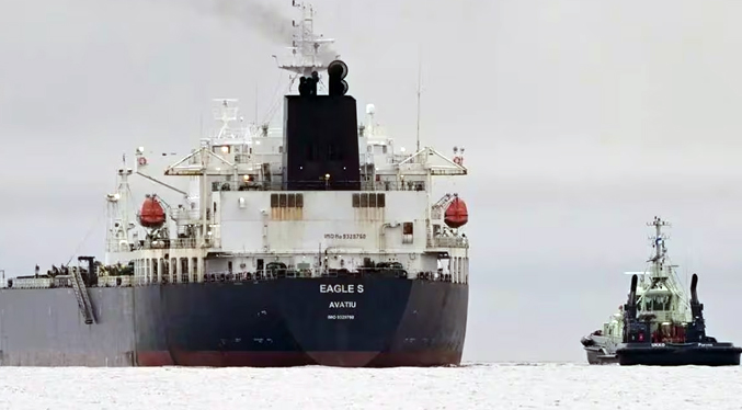 Venezuela anuncia el zarpe de buque de Chevron con crudo