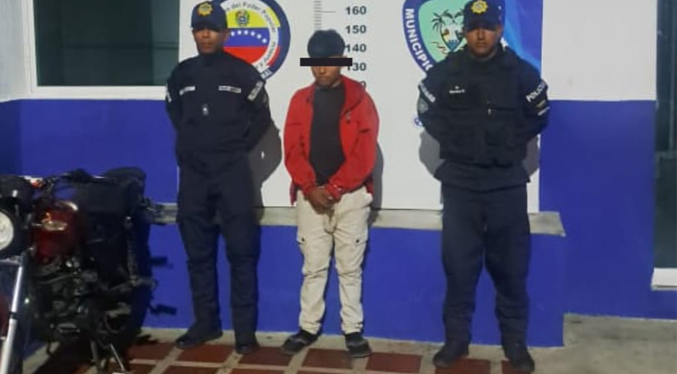 Funcionarios policiales detienen a motociclista por maniobras indebidas en Guajira