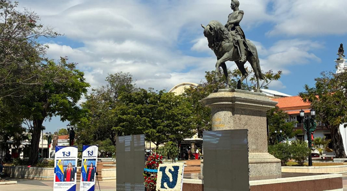 Zulia conmemora el Día Nacional del Juez en la Plaza Bolívar de Maracaibo