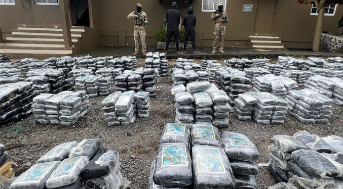 Panamá decomisa casi tres mil paquetes de droga en el Pacífico