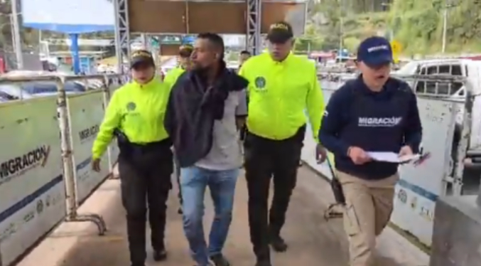 Ecuador entrega a Colombia a ‘Caleño’, presunto cabecilla del Clan del Golfo