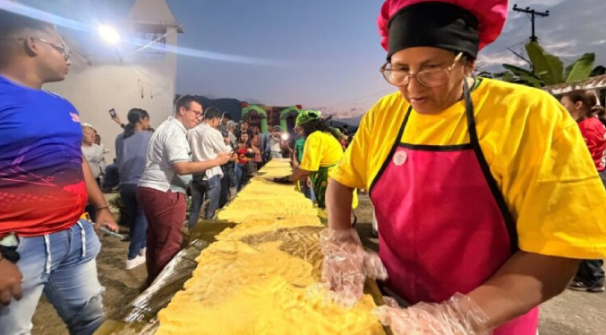 Trujillo rompe su propio récord: Elaboran una hallaca de 33 metros en Bella Vista