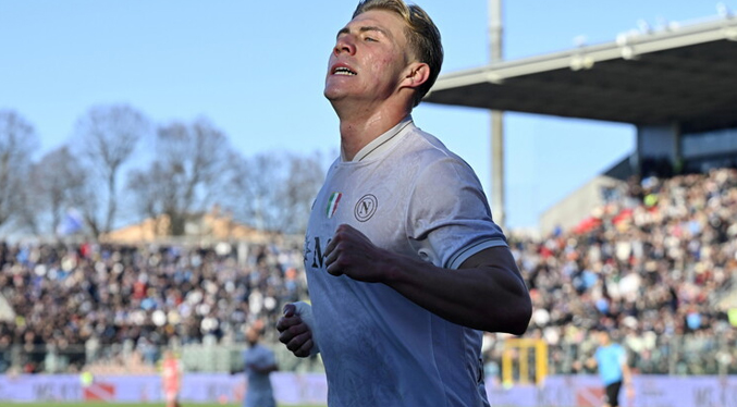 Hojlund lidera un nuevo triunfo del Nápoli