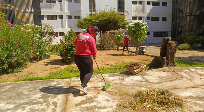 Alcaldía de Maracaibo llega a Las Acacias para realizar jornada de saneamiento