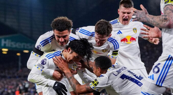 Leeds sorprende al Chelsea para salir del descenso