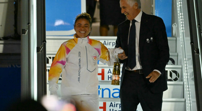 La llama de los Juegos de Invierno de Milán-Cortina llega a Italia