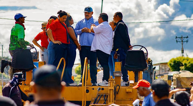 Gobernación inicia colocación de 5.000 toneladas de asfalto en Baralt