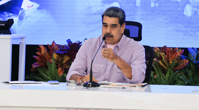 Maduro: Tenemos que ser a partir de hoy el Gobierno comunal de transición al socialismo