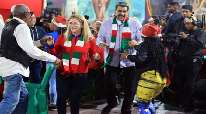 Maduro encabeza cena navideña por «la paz» en parroquia caraqueña de San Agustín