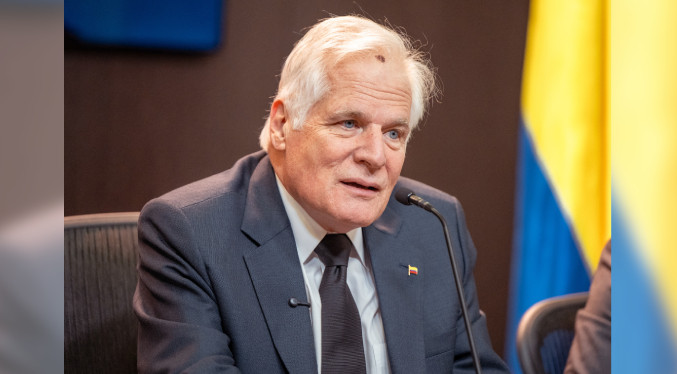 La derecha de Colombia aparta como candidato al padre de Miguel Uribe Turbay