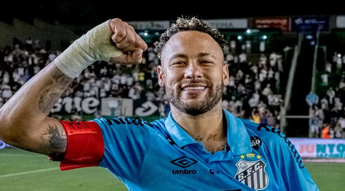 Neymar aleja al Santos del descenso con un hat trick
