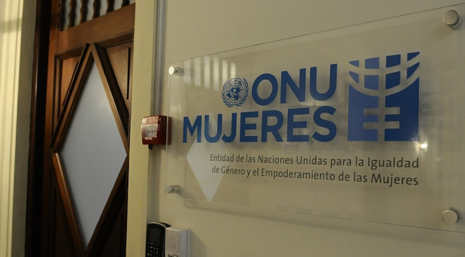 Aumentan amenazas contra mujeres en internet, advierte agencia de la ONU