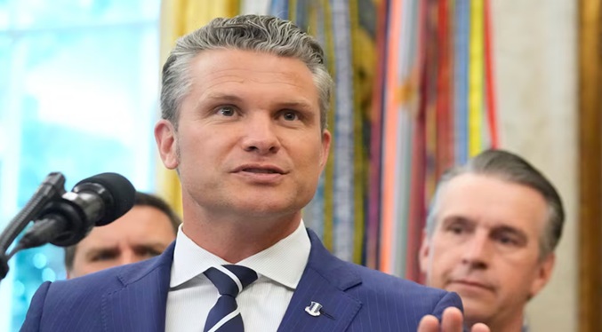 Hegseth dice que no presenció el segundo ataque sobre una supuesta lancha en septiembre