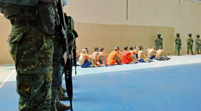 En los huesos y sin visitas, la agonía de los presos en Ecuador