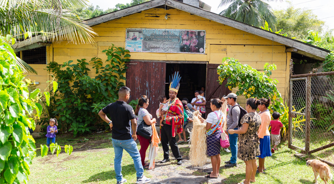 Discreto refugio de los warao venezolanos en los bosques de Trinidad ante las tensiones