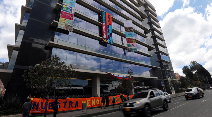 Tribunal colombiano imputa a civiles, exguerrilleros y militares por crímenes de guerra