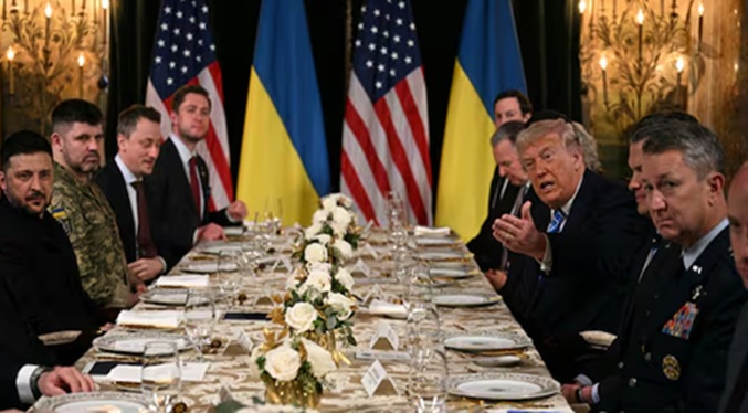 Frente a frente, Trump y Zelenski conversan de paz