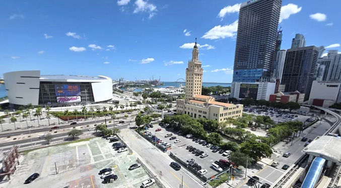 Universidad en Miami aprueba de nuevo regalar un terreno a la polémica biblioteca de Trump