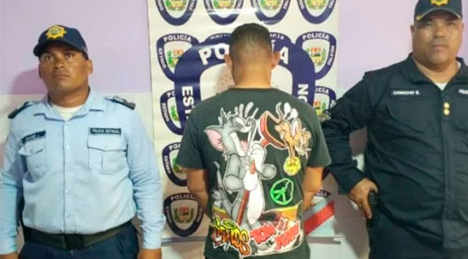 Lo detienen por golpear a su pareja mientras se transportaban en un vehículo